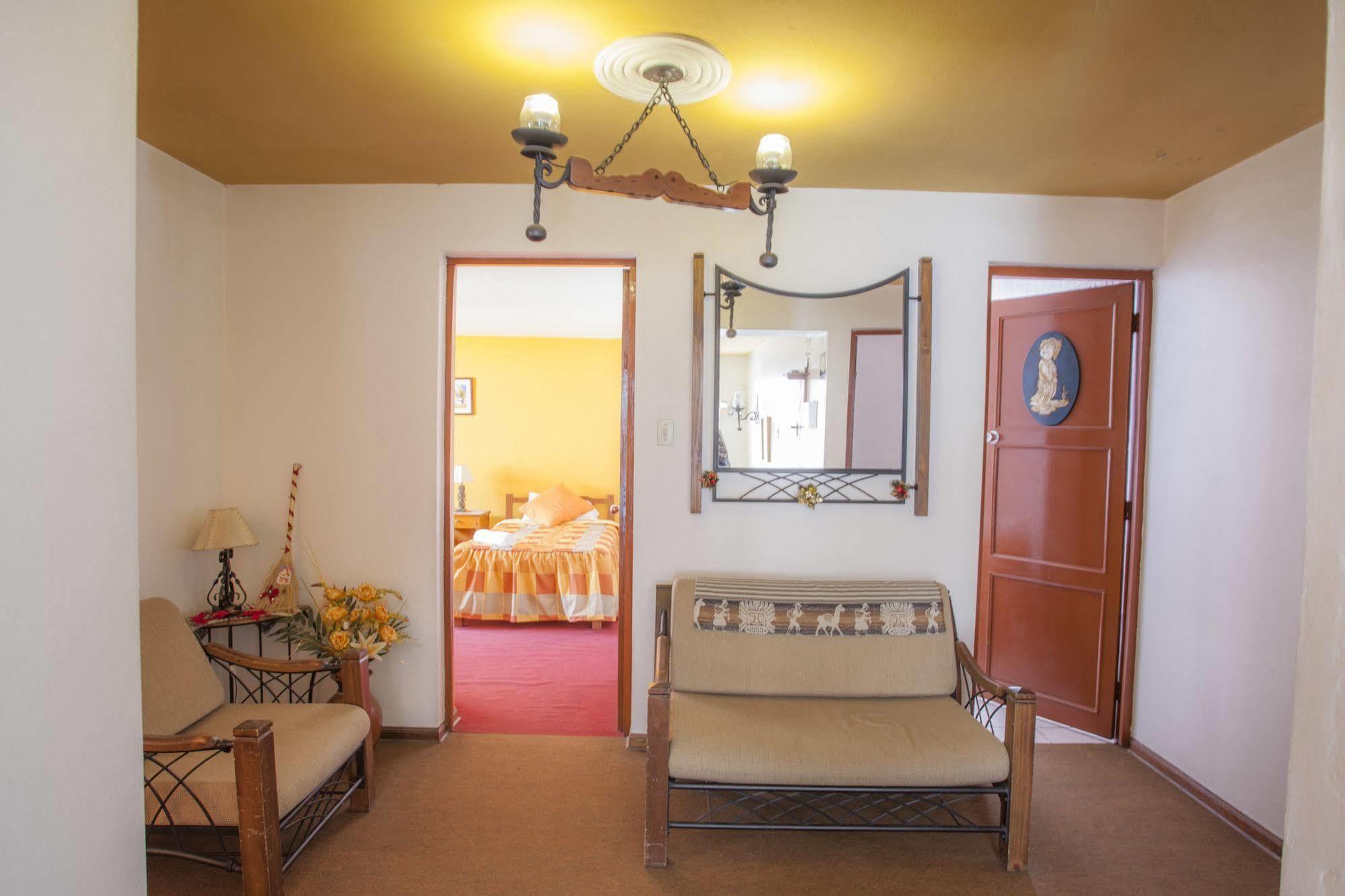 Alojamiento Soledad Huaraz  Buitenkant foto