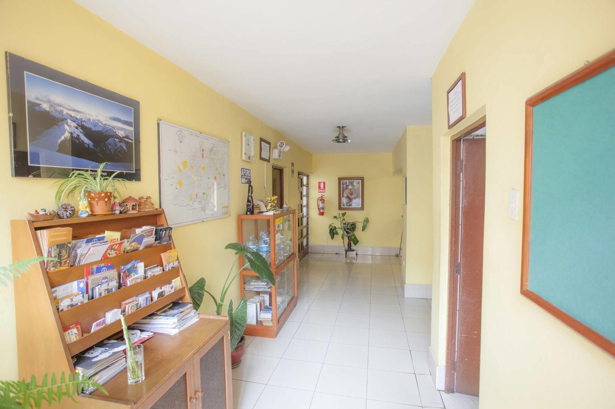 Alojamiento Soledad Huaraz  Buitenkant foto