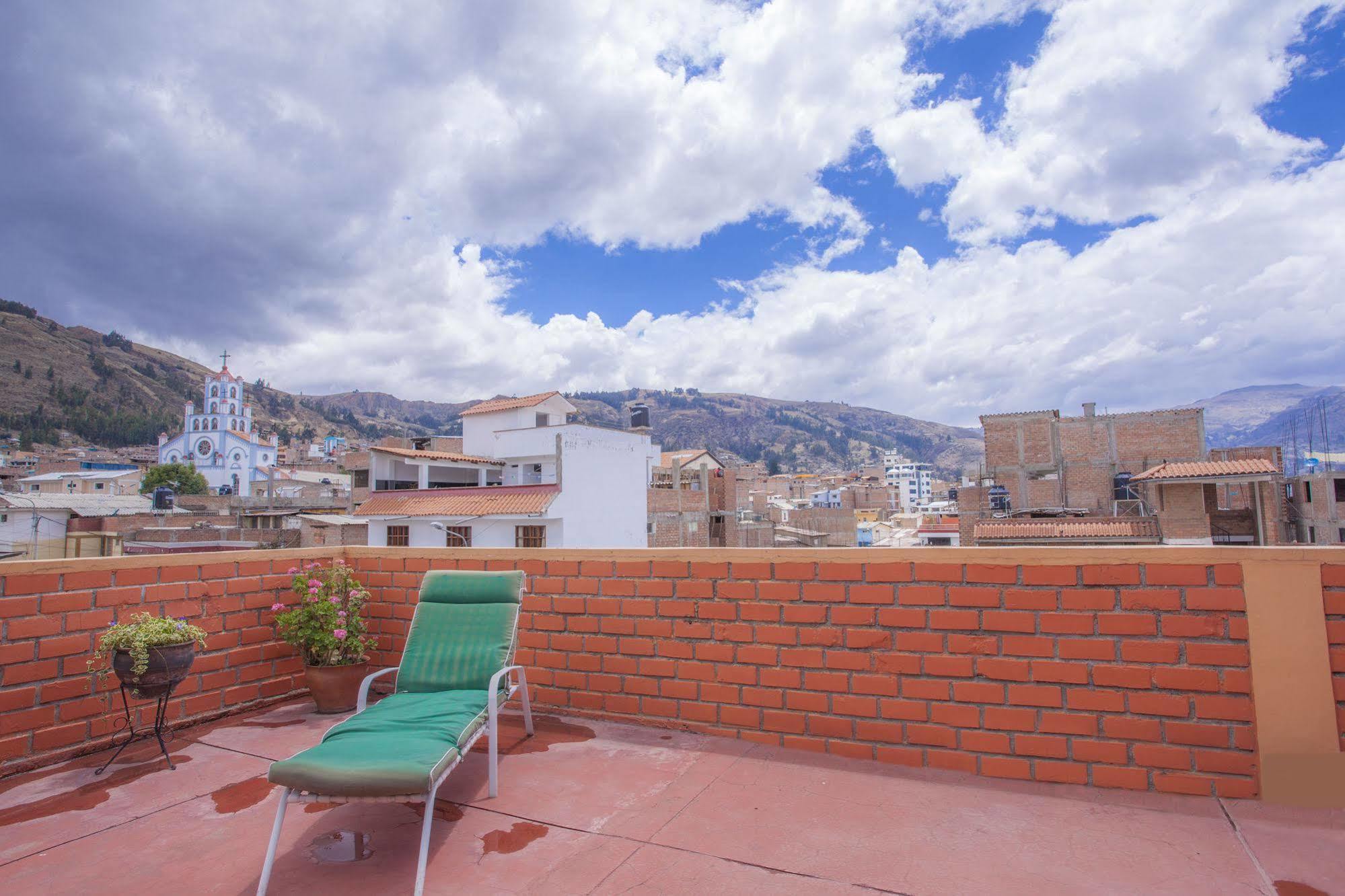 Alojamiento Soledad Huaraz  Buitenkant foto